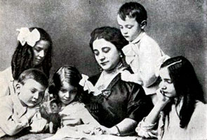 Iole e i suoi 5 figli a Mosca, 1910
