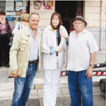 Enzo Di Liberto, Irina Barancheeva e Carlo Puleo durante i lavori di ripristino della pittura murale di Mario Tornello a Bagheria, 14.10.2012
